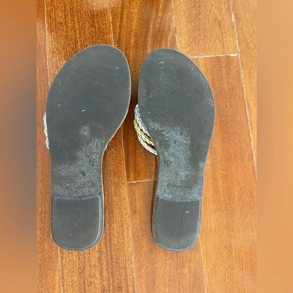 GAP KIDS GIRLS SANDALS SLIPPERS GOLD / SILVER SZ 3/4